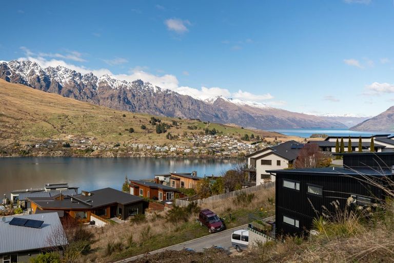 Photo of property in St Andrews Park, 12 Saint Peters Place, Queenstown, 9300