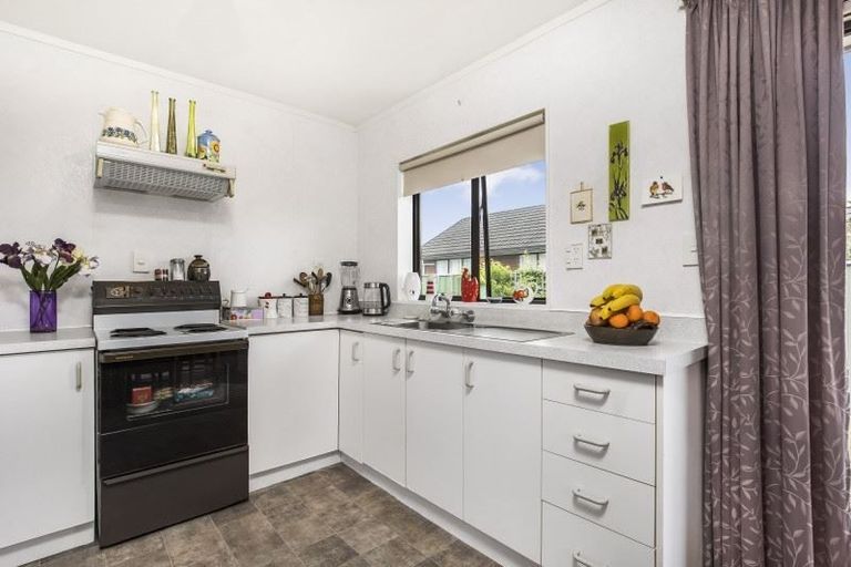 Photo of property in 2/24 Grove Road, Papakura, 2110