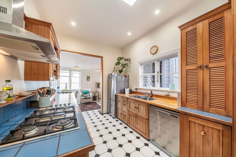 Photo of property in 9 Maida Vale Road, Roseneath, Wellington, 6011