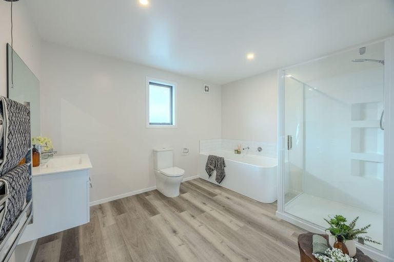 Photo of property in 60 Kirimoko Crescent, Wanaka, 9305