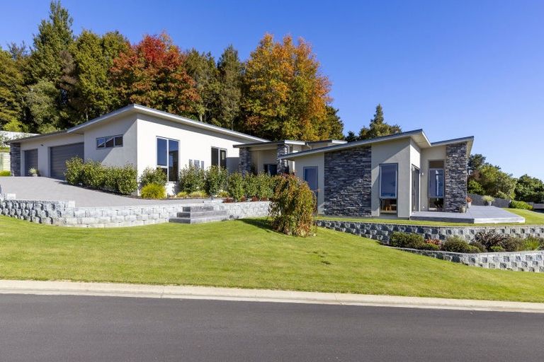 Photo of property in 7 Azalea Lane, Waipahihi, Taupo, 3330