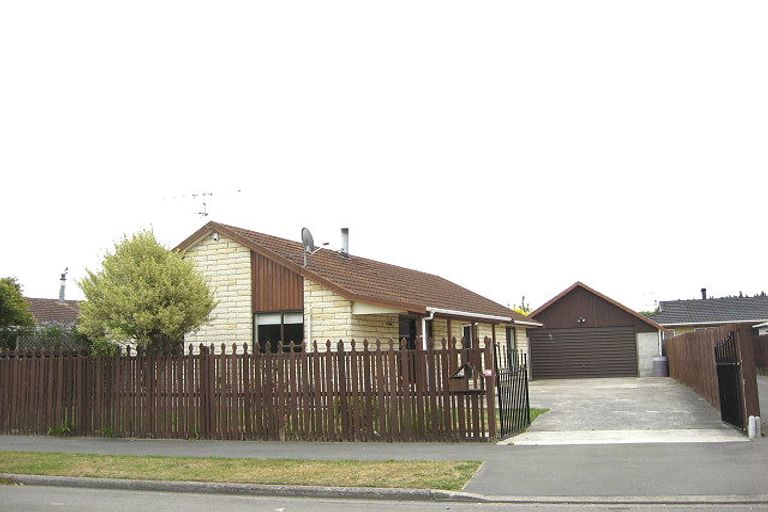 Photo of property in 1/7a Glen Place, Parklands, Christchurch, 8083