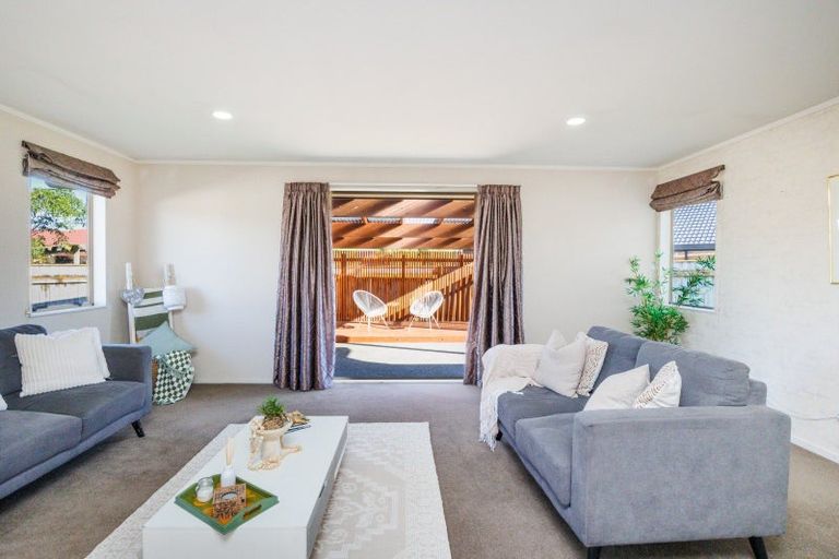Photo of property in 21 Cleveland Heights, Kelvin Grove, Palmerston North, 4414