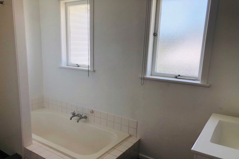 Photo of property in 1/221 Birkdale Road, Birkdale, Auckland, 0626