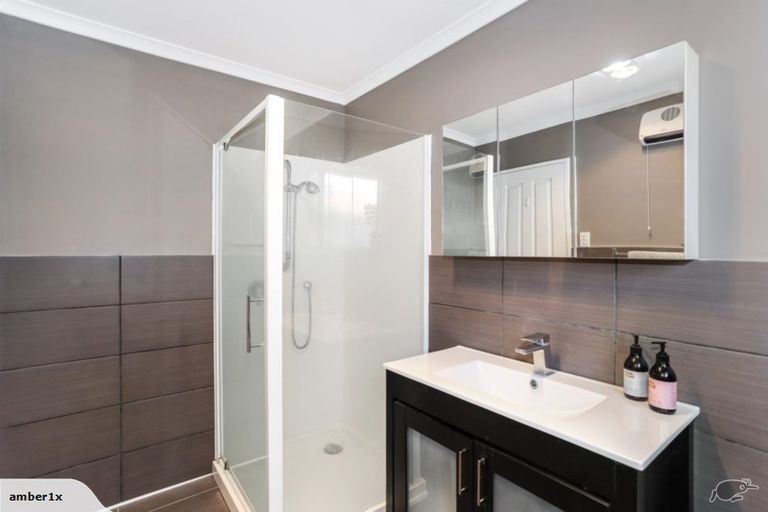 Photo of property in 13 Kathleen Reece Place, Waiuku, 2123