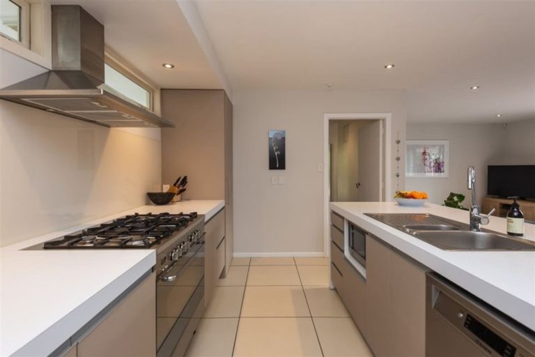 Photo of property in 28 Woodford Terrace, Ilam, Christchurch, 8053