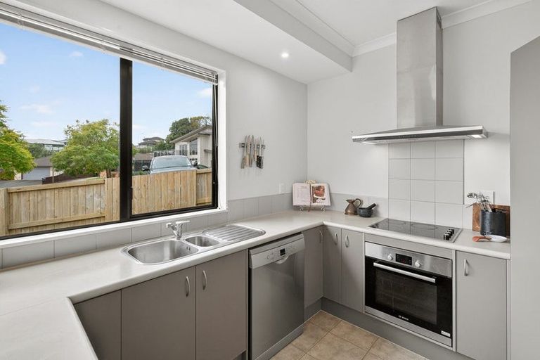 Photo of property in 18 Discovery Avenue, Welcome Bay, Tauranga, 3112