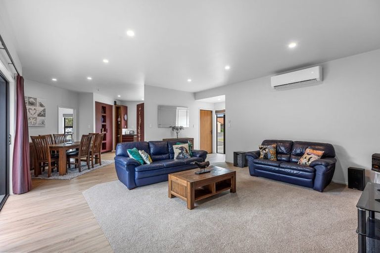Photo of property in 10 Paua Cove, Papamoa Beach, Papamoa, 3118