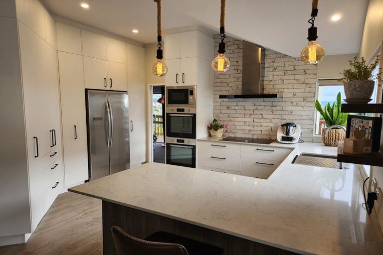 Photo of property in 56 Kakariki Grove, Waikanae, 5036