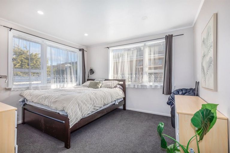Photo of property in 8 Takapuwahia Drive, Takapuwahia, Porirua, 5022