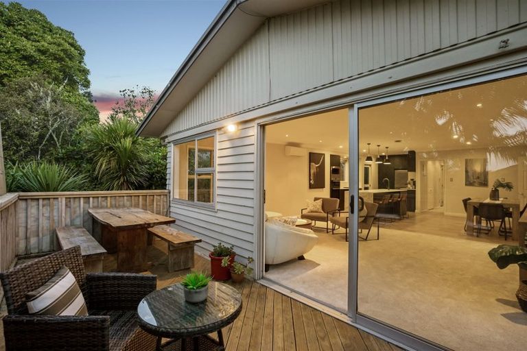 Photo of property in 21 Holt Avenue, Torbay, Auckland, 0630