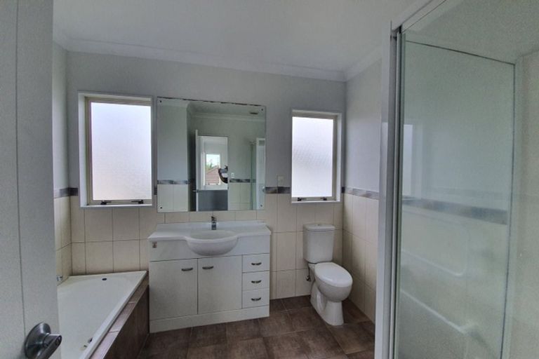 Photo of property in 14 Kalmore Place, Flat Bush, Auckland, 2016