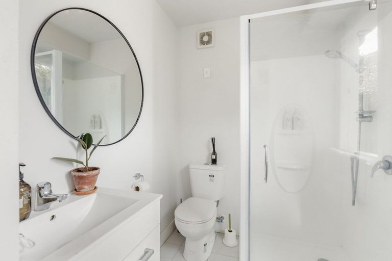 Photo of property in 22 Karamu Street, Te Atatu Peninsula, Auckland, 0610