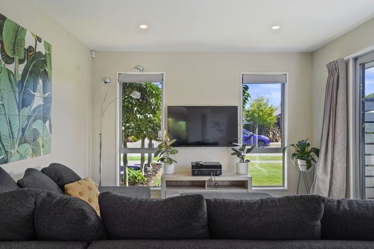Photo of property in 11 Whitau Place, Marshland, Christchurch, 8083