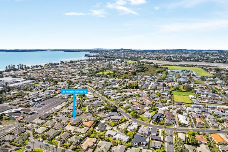 Photo of property in 11 Francis Skinner Place, Orewa, 0931