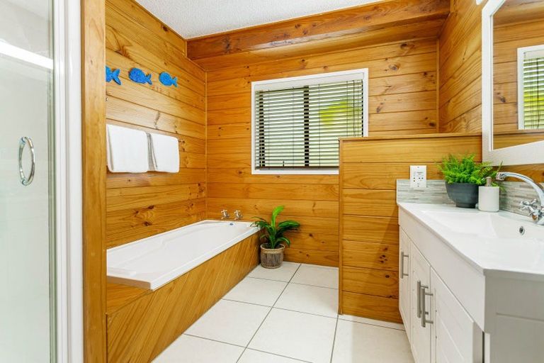Photo of property in 8 Buckleys Track, Paremoremo, Auckland, 0632