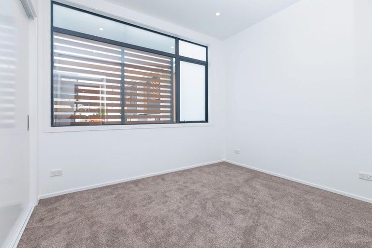 Photo of property in 9 Mokopiko Court, Beach Haven, Auckland, 0626