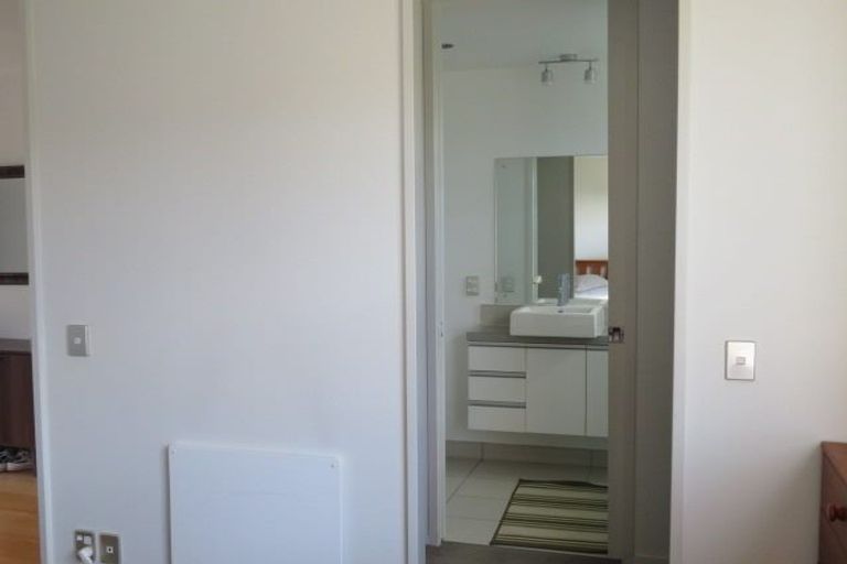 Photo of property in 48a Bassett Road, Johnsonville, Wellington, 6037