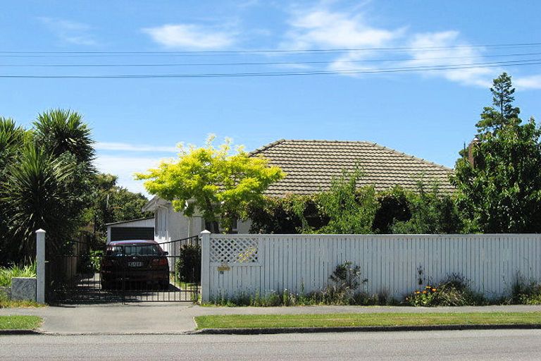 Photo of property in 216 Avonhead Road, Avonhead, Christchurch, 8042