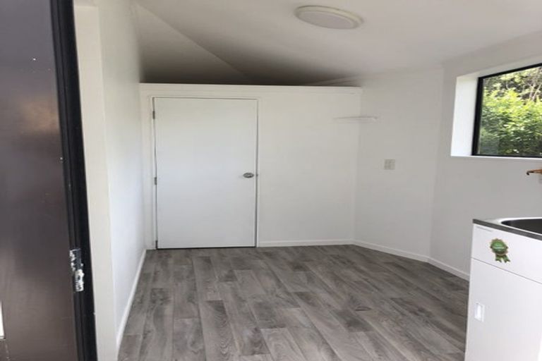 Photo of property in 18 Ngatira Road, Muriwai, Waimauku, 0881