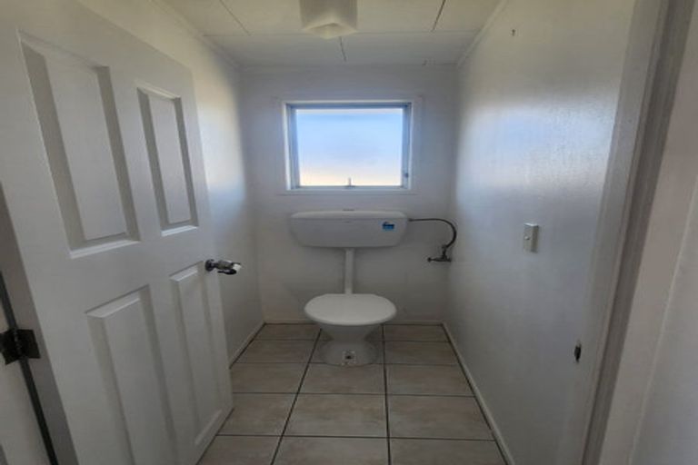 Photo of property in 18 Foyle Place, Glendene, Auckland, 0602