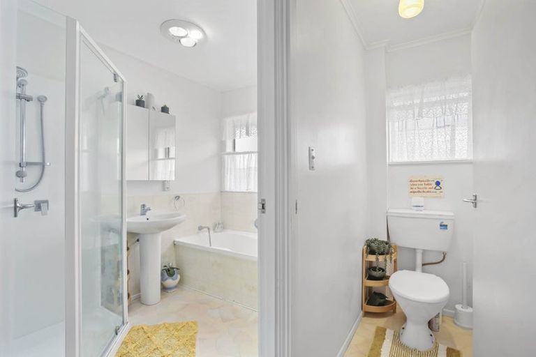 Photo of property in 19 Merchant Avenue, Te Atatu South, Auckland, 0610