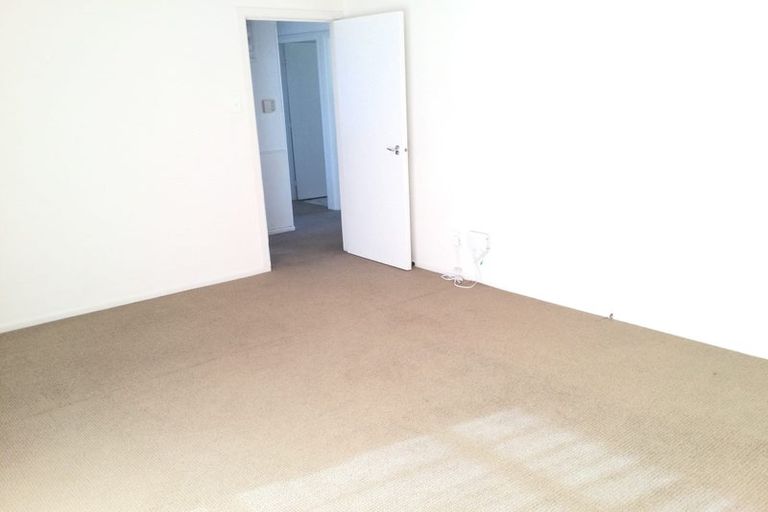 Photo of property in 5 Paton Avenue, Te Atatu South, Auckland, 0610