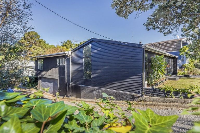 Photo of property in 44 Kahu Road, Paremata, Porirua, 5024