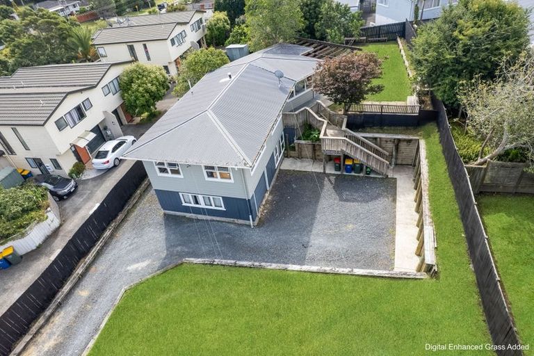 Photo of property in 10 Awaroa Road, Sunnyvale, Auckland, 0612