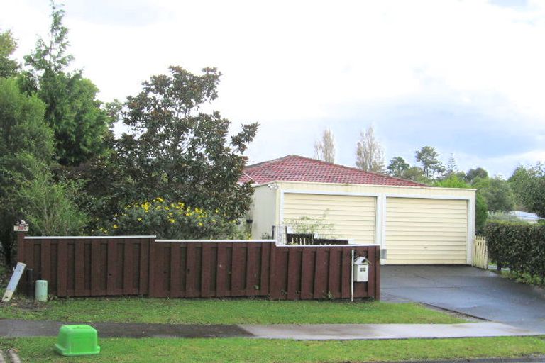 Photo of property in 2/22 La Perouse Street, Botany Downs, Auckland, 2010