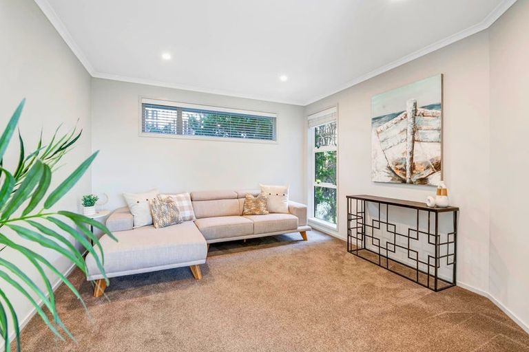Photo of property in 63a Walton Street, Red Beach, 0932