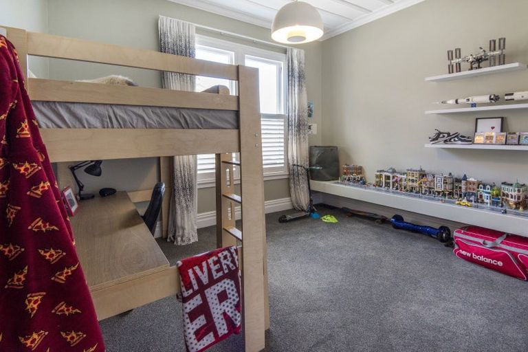 Photo of property in 11 Cheltenham Road, Devonport, Auckland, 0624