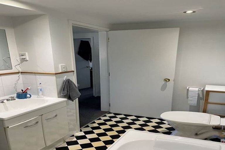 Photo of property in 280 Queens Drive, Lyall Bay, Wellington, 6022