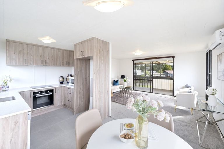 Photo of property in 11 Starforth Place, Henderson, Auckland, 0612