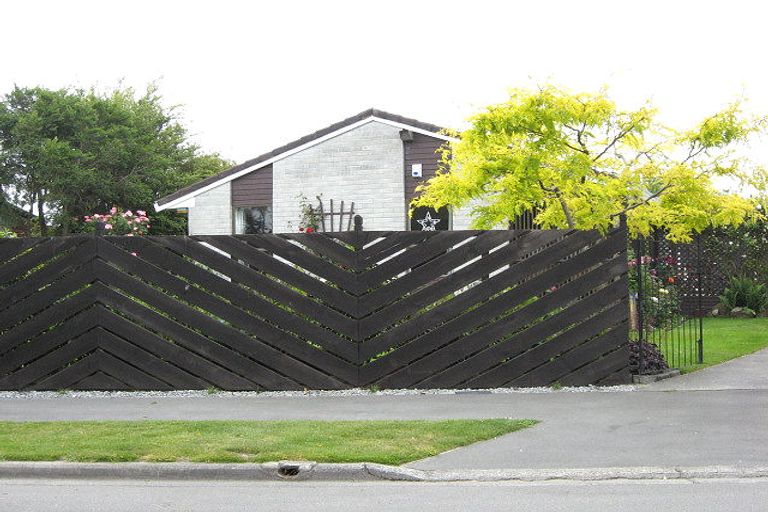 Photo of property in 5 Glen Place, Parklands, Christchurch, 8083