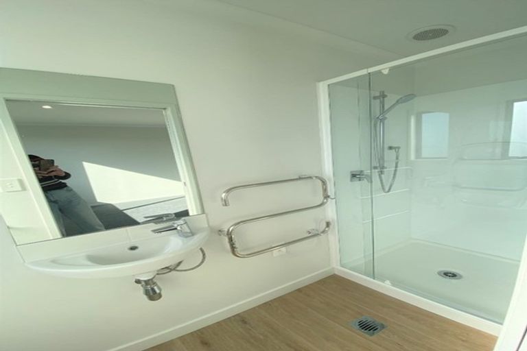 Photo of property in 4/5 Peachgrove Road, Te Atatu Peninsula, Auckland, 0610