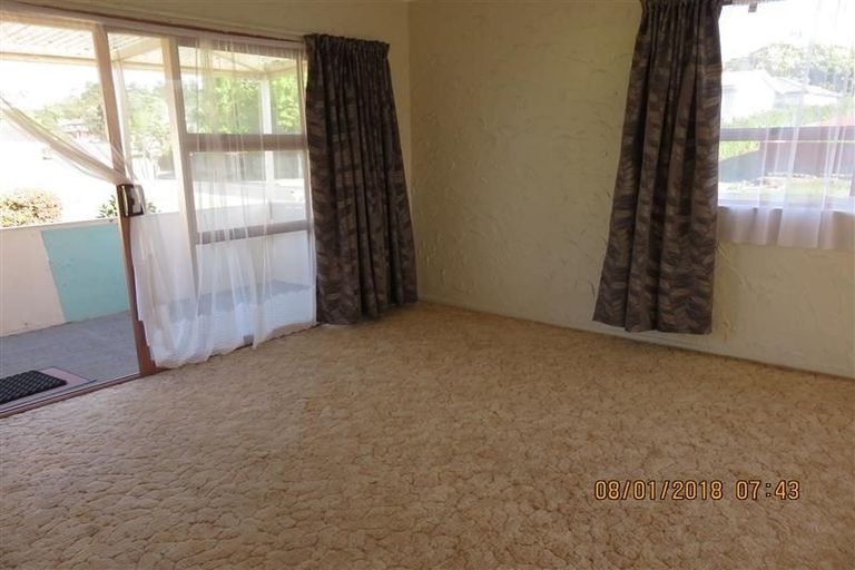 Photo of property in 4 Helleur Road, Massey, Auckland, 0614