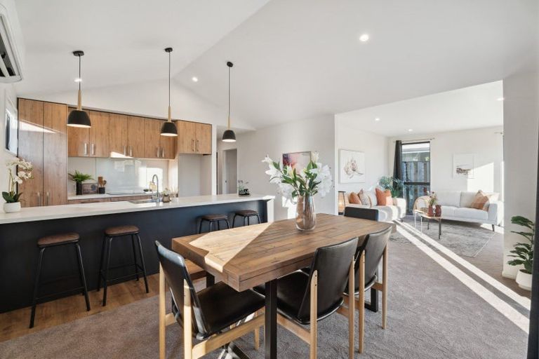 Photo of property in 5 Matakanui Lane, Wanaka, 9305