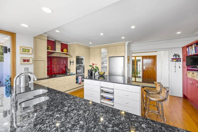 Photo of property in 4 Mellons Bay Road, Howick, Auckland, 2014