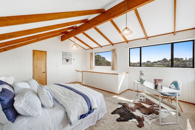 Photo of property in 2/10 Dayspring Way, Pakuranga, Auckland, 2010