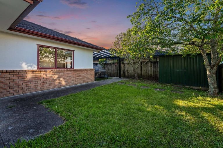 Photo of property in 90a Colwill Road, Massey, Auckland, 0614