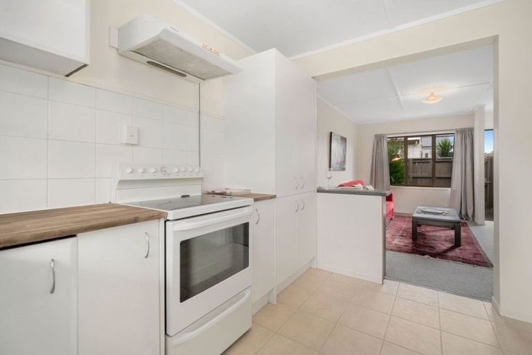 Photo of property in 2/35-37 O'donn Avenue, Beach Haven, Auckland, 0626