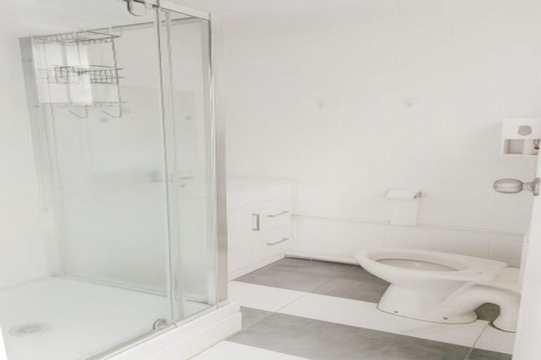 Photo of property in 118 Pupuke Road, Hillcrest, Auckland, 0627