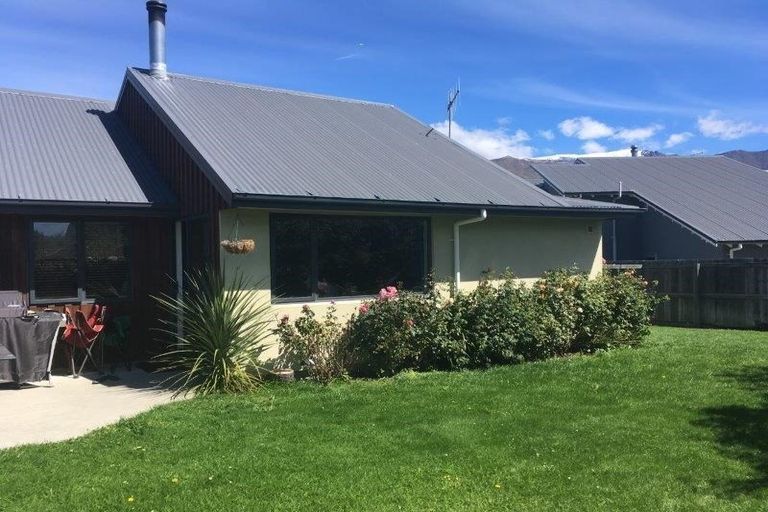 Photo of property in 34 Mataraki Place, Wanaka, 9305