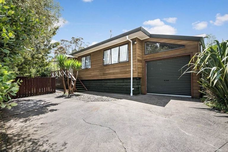 Photo of property in 1/13 Trengove Place, West Harbour, Auckland, 0618