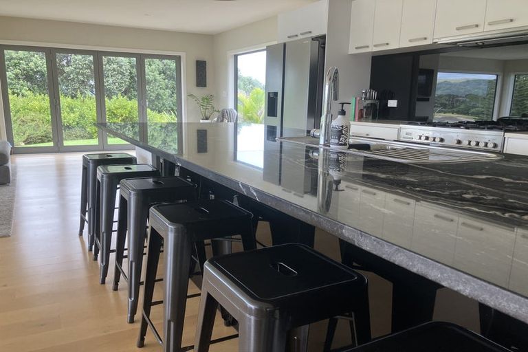 Photo of property in 92 Shakespear Road, Army Bay, Whangaparaoa, 0930