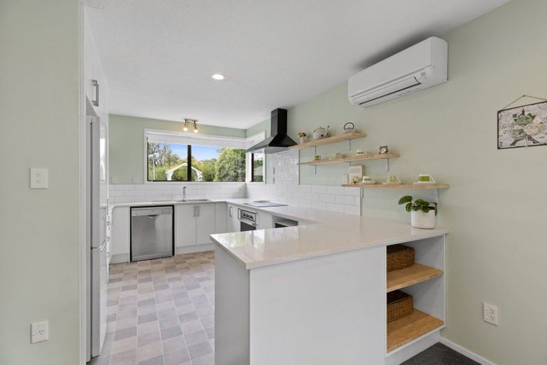Photo of property in 28 Rubens Place, Burnside, Christchurch, 8053
