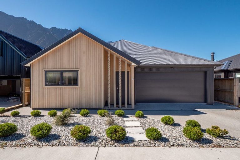 Photo of property in 19 Grain Close, Jacks Point, 9371