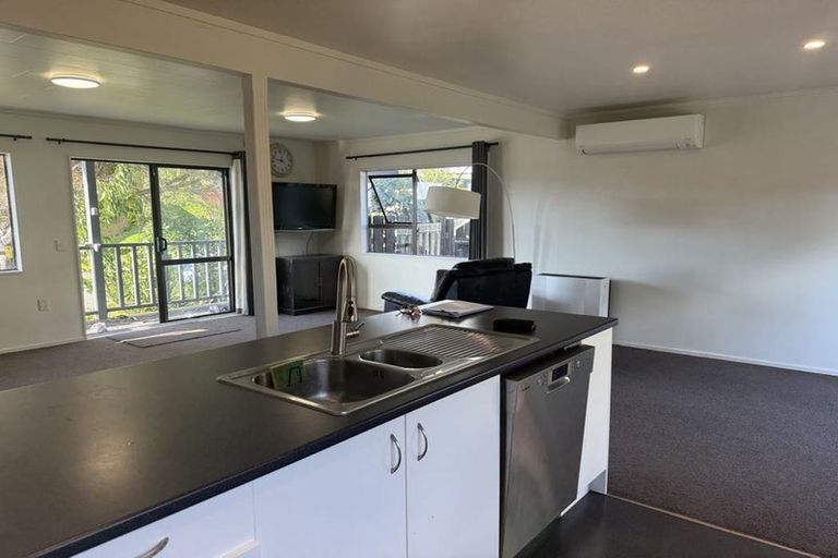 Photo of property in 6 Kinnel Grove, Papakowhai, Porirua, 5024