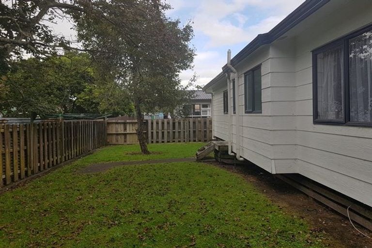 Photo of property in 2/7 Cambridge Road, Manurewa, Auckland, 2102